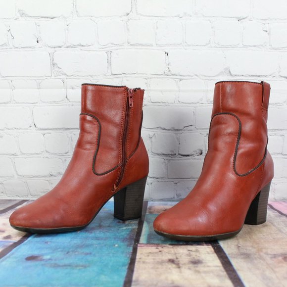 Clark's Stroll Vine Brown Leather Side Zip Heeled Ankle Booties 7.5 M - Picture 2 of 9